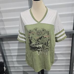 Green and White Relaxed Graphic Tee Size 2X